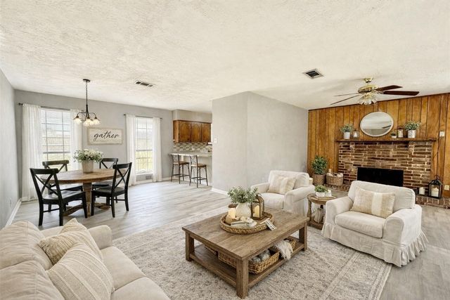 923 North Nellius Street, Woodville, TX 75979