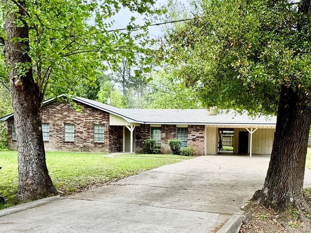 923 North Nellius Street, Woodville, TX 75979