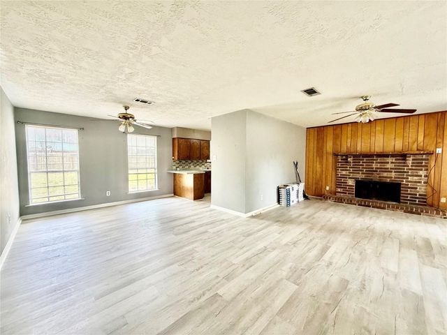 923 North Nellius Street, Woodville, TX 75979