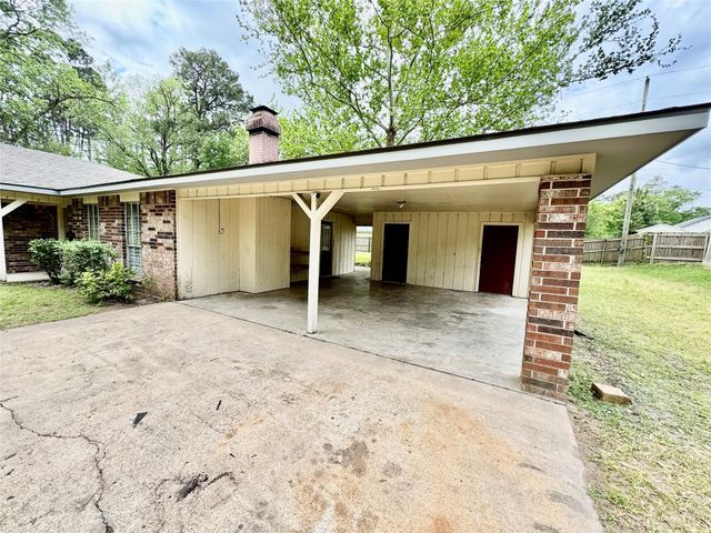 923 North Nellius Street, Woodville, TX 75979