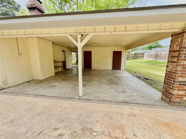 923 North Nellius Street, Woodville, TX 75979