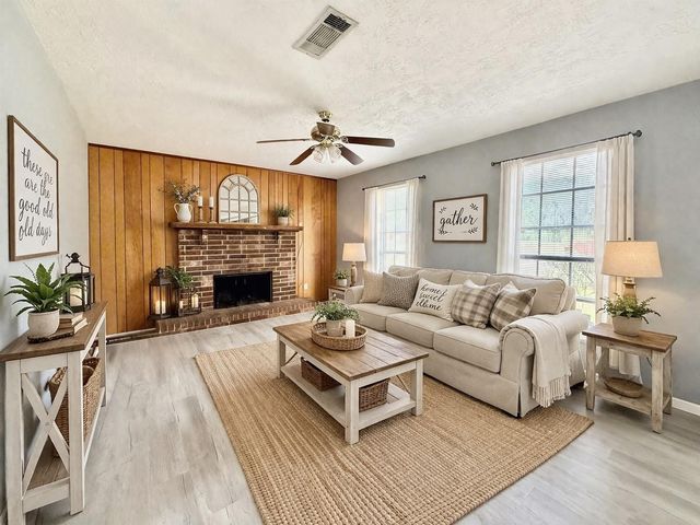 923 North Nellius Street, Woodville, TX 75979