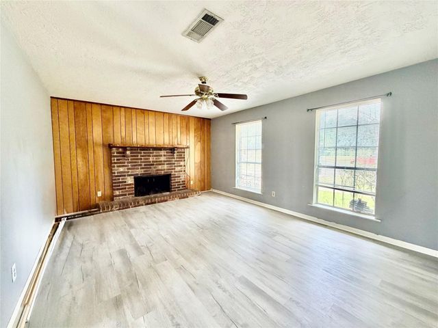 923 North Nellius Street, Woodville, TX 75979