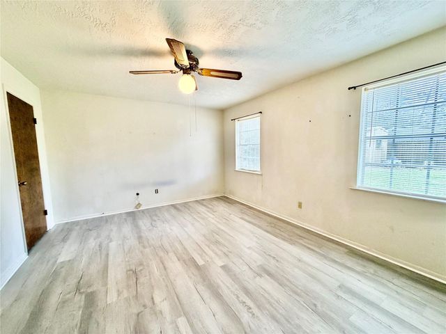 923 North Nellius Street, Woodville, TX 75979