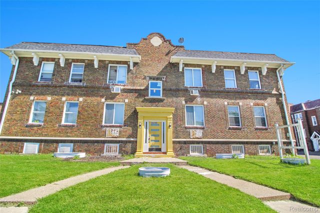18055 Schoenherr Street, Detroit, MI 48205