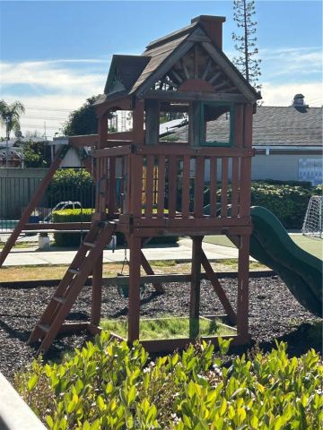 16600 Orange 48, Paramount, CA 90723