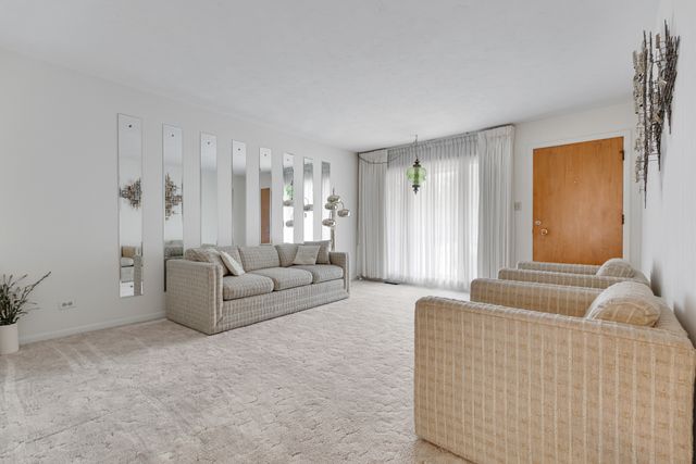 851 Crest Avenue, Elk Grove Village, IL 60007