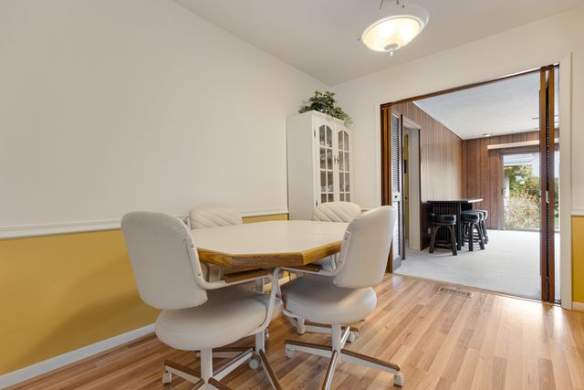 851 Crest Avenue, Elk Grove Village, IL 60007