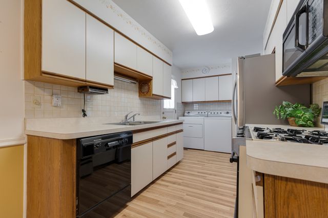 851 Crest Avenue, Elk Grove Village, IL 60007