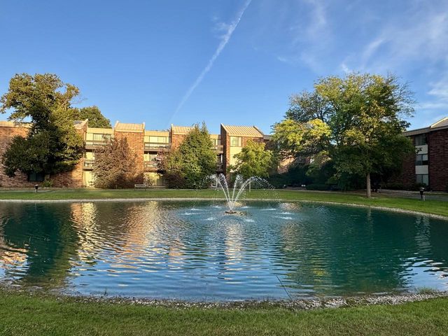 2350 W Good Hope ROAD, Glendale, WI 53209