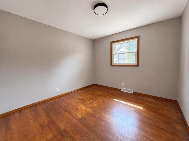 228 S Colonial PARKWAY, Saukville, WI 53080