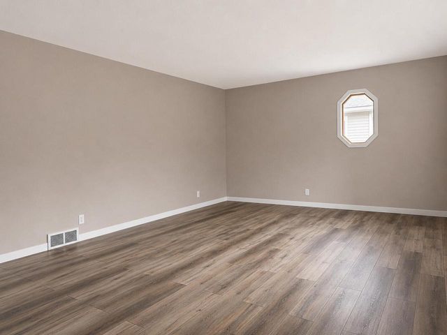 228 S Colonial PARKWAY, Saukville, WI 53080