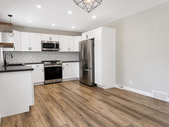 228 S Colonial PARKWAY, Saukville, WI 53080