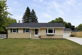 228 S Colonial PARKWAY, Saukville, WI 53080