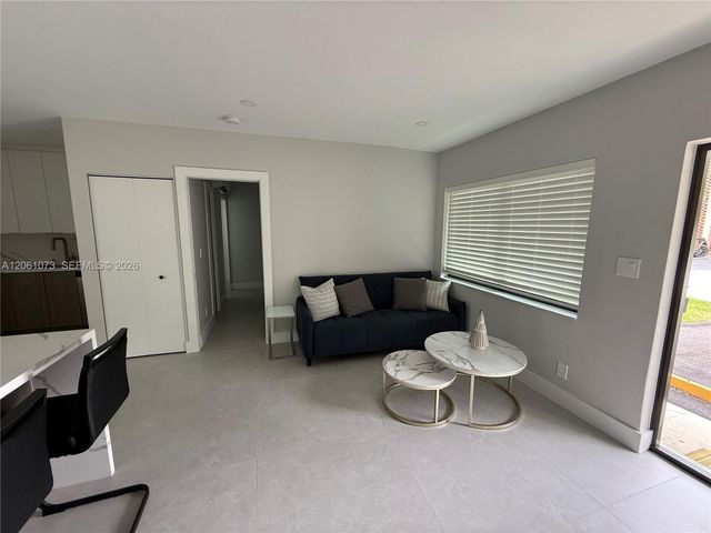 1050 NE 9th Avenue 4, Fort Lauderdale, FL 33304