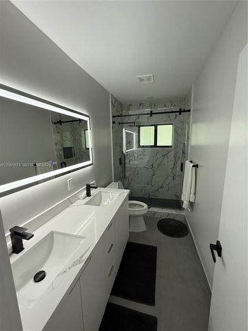 1050 NE 9th Avenue 4, Fort Lauderdale, FL 33304