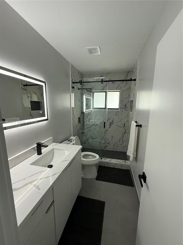 1050 NE 9th Avenue 4, Fort Lauderdale, FL 33304