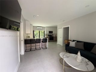 1050 NE 9th Avenue 4, Fort Lauderdale, FL 33304