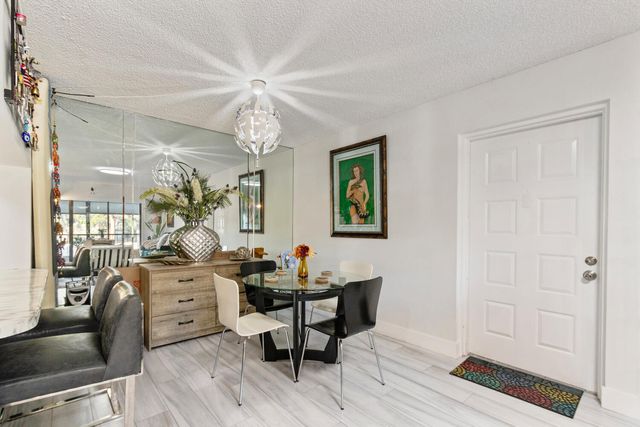 712 Sunny Pine Way E2, Greenacres, FL 33415