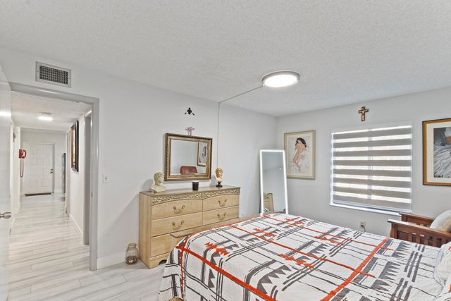 712 Sunny Pine Way E2, Greenacres, FL 33415