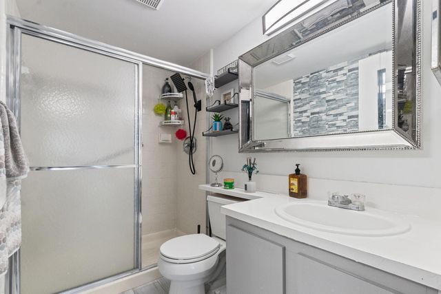 712 Sunny Pine Way E2, Greenacres, FL 33415