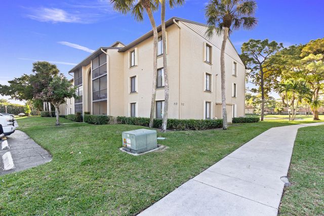 712 Sunny Pine Way E2, Greenacres, FL 33415