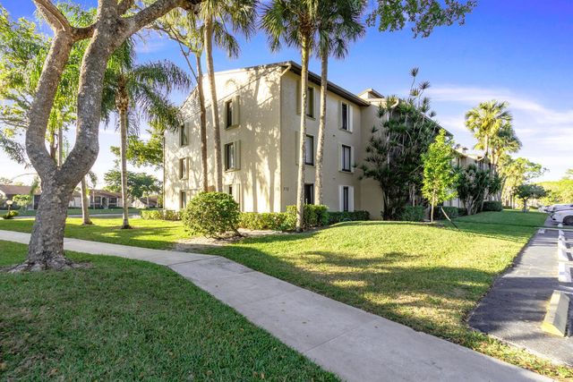 712 Sunny Pine Way E2, Greenacres, FL 33415