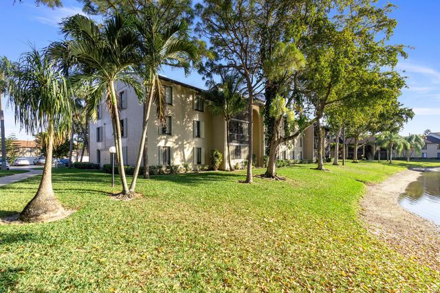 712 Sunny Pine Way E2, Greenacres, FL 33415