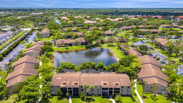 712 Sunny Pine Way E2, Greenacres, FL 33415