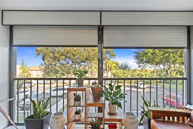 712 Sunny Pine Way E2, Greenacres, FL 33415