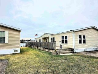 48585 Lakeview East Street, Shelby Twp, MI 48317