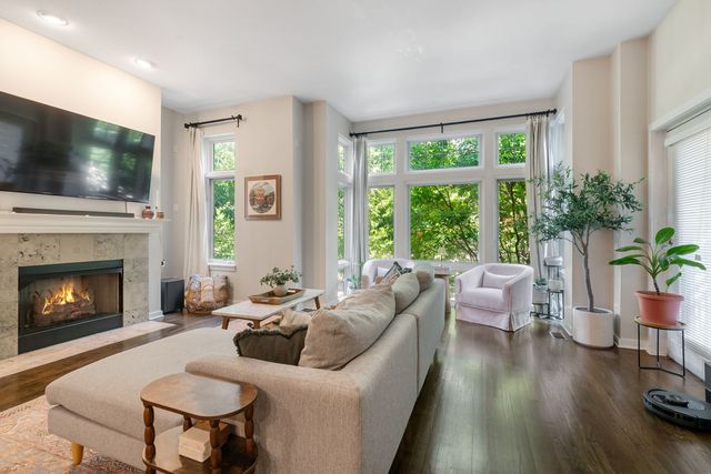 1715 W George Street, Chicago, IL 60657