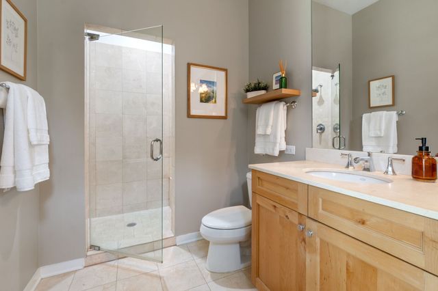 1715 W George Street, Chicago, IL 60657