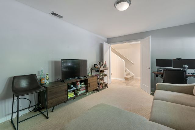 1715 W George Street, Chicago, IL 60657
