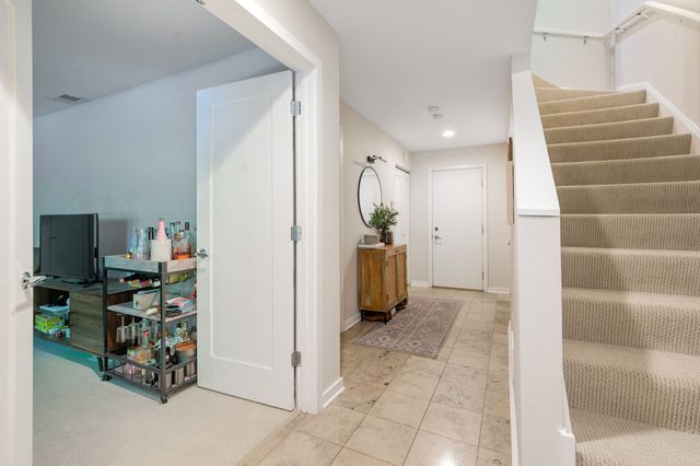 1715 W George Street, Chicago, IL 60657