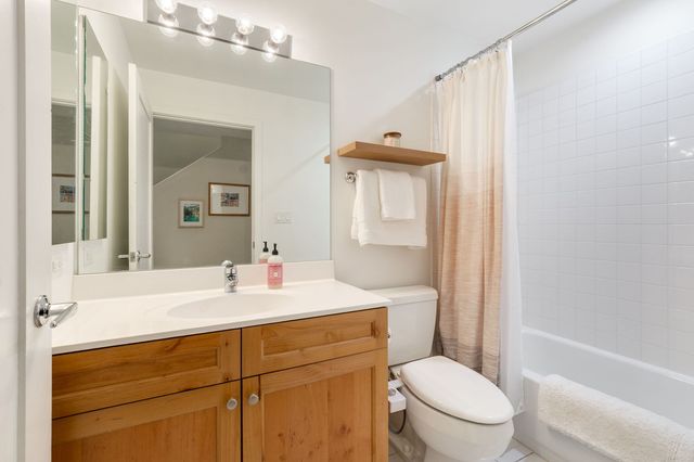 1715 W George Street, Chicago, IL 60657