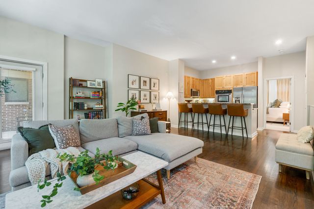 1715 W George Street, Chicago, IL 60657