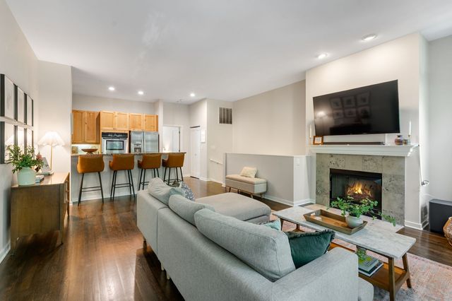 1715 W George Street, Chicago, IL 60657