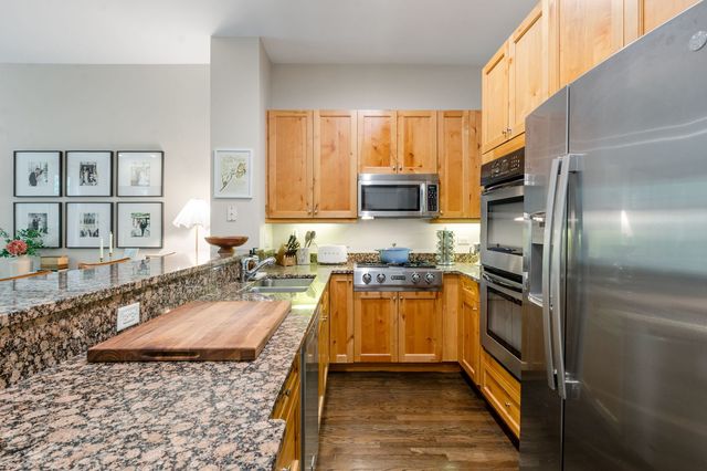 1715 W George Street, Chicago, IL 60657