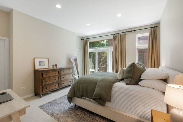 1715 W George Street, Chicago, IL 60657
