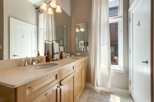1715 W George Street, Chicago, IL 60657