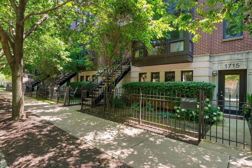 1715 W George Street, Chicago, IL 60657