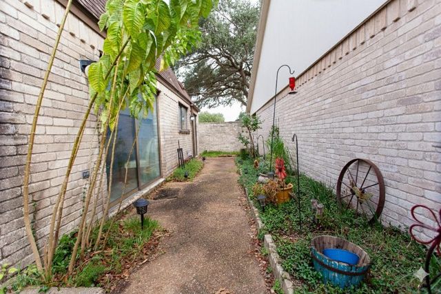 222 Mayfair Circle, Wharton, TX 77488