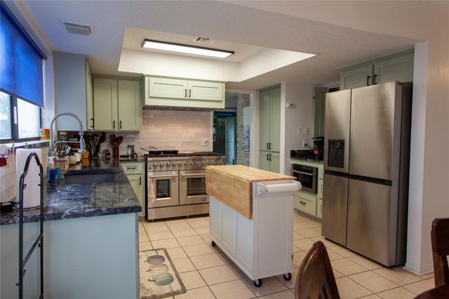 222 Mayfair Circle, Wharton, TX 77488