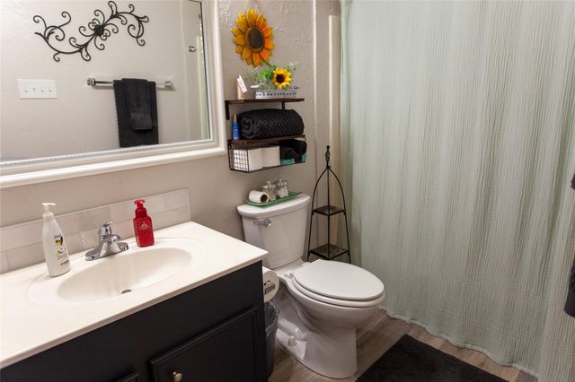 222 Mayfair Circle, Wharton, TX 77488