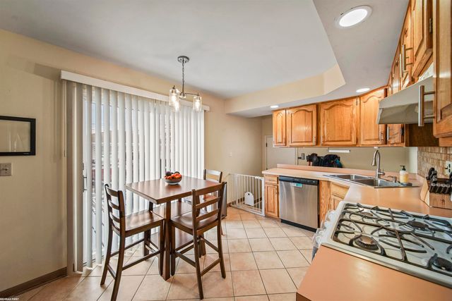 31445 Newport Drive, Warren, MI 48088