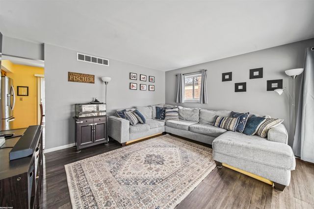 31445 Newport Drive, Warren, MI 48088