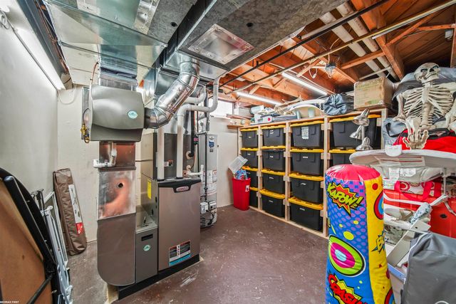 31445 Newport Drive, Warren, MI 48088