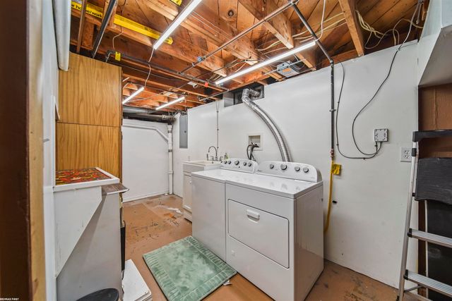 31445 Newport Drive, Warren, MI 48088