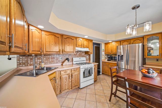 31445 Newport Drive, Warren, MI 48088